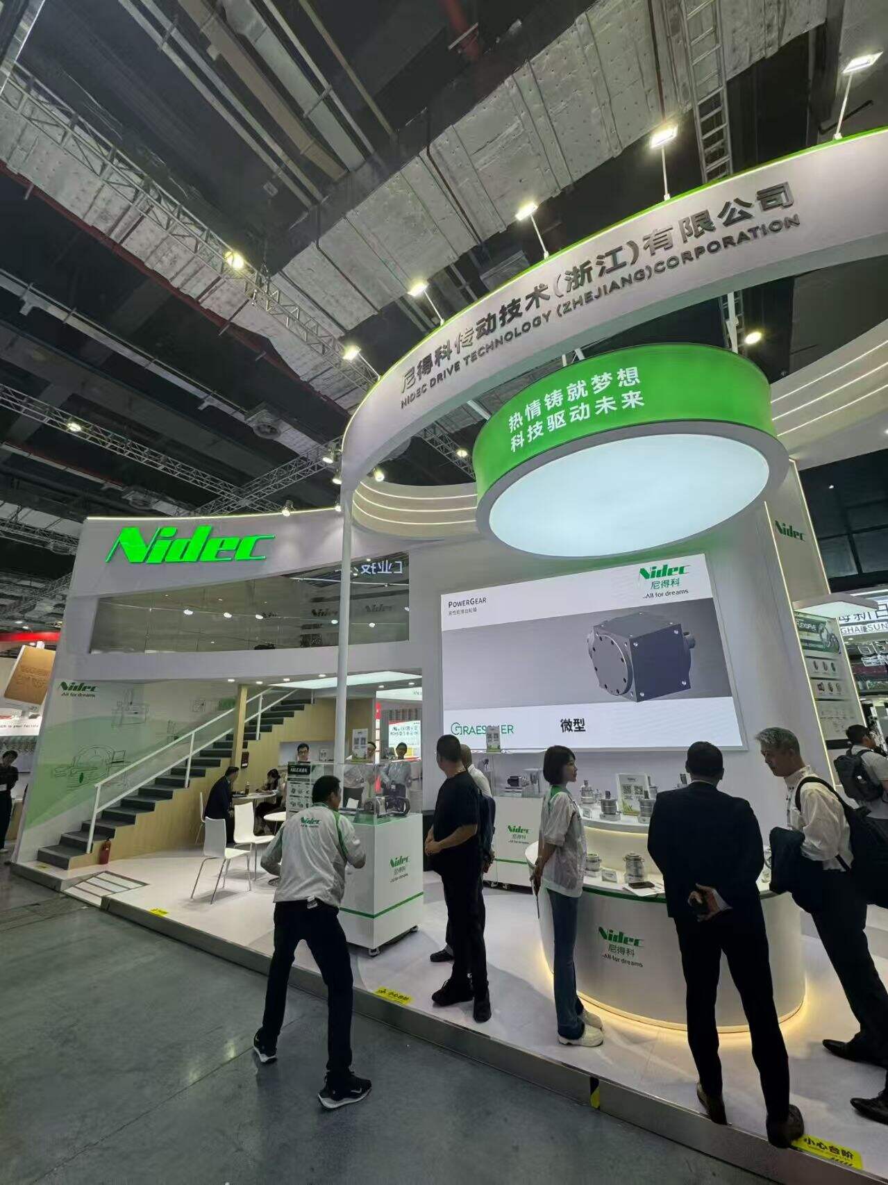 中國(guó)工博會(huì) Ai為工業(yè)帶來(lái)一個(gè)新的技術(shù)提升奇點(diǎn)。